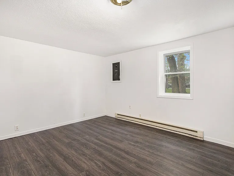 2 bed, 1.0 bath, $800 — Photo 7