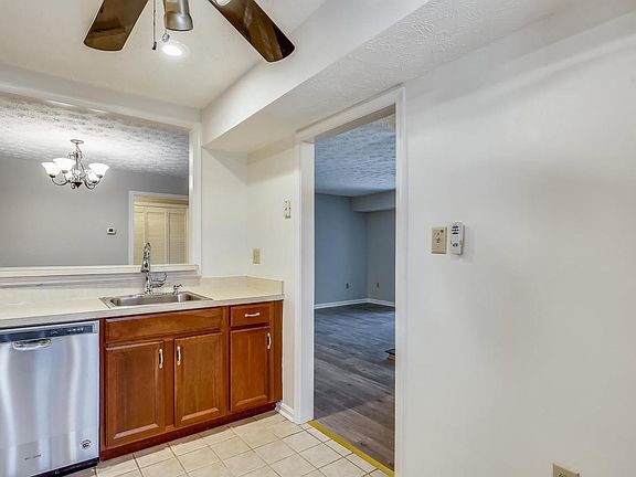 5th image of 952 Windbrooke Dr