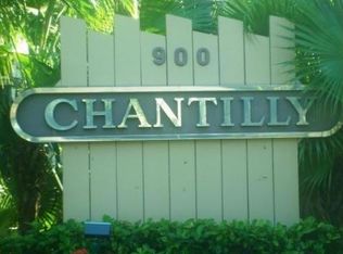 900 NE 195th St APT 201, Miami, FL 33179