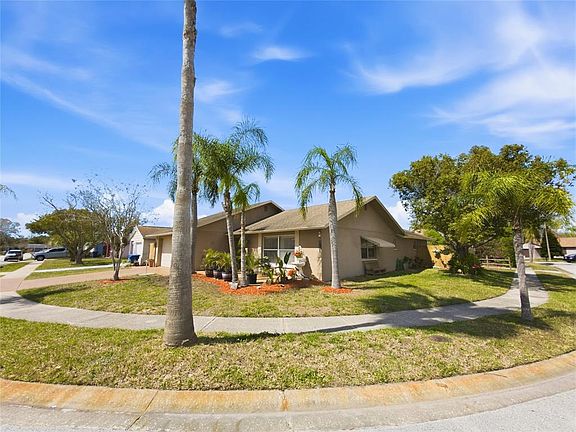 3rd image of 7923 Adelaide Loop