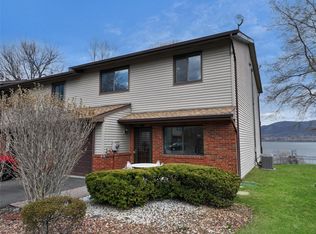 528 Barberry Ln, New Windsor, NY 12553
