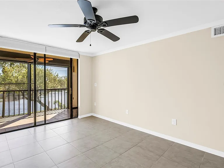 1320 Pasadena Ave S #203 — Photo 3