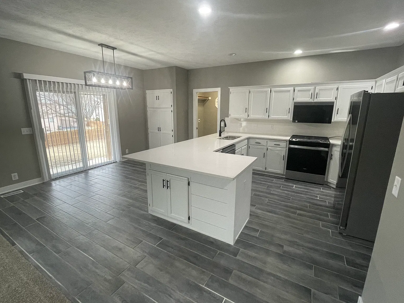 5 bed, 3.5 bath, 3395 sqft, $3,350 — Photo 4