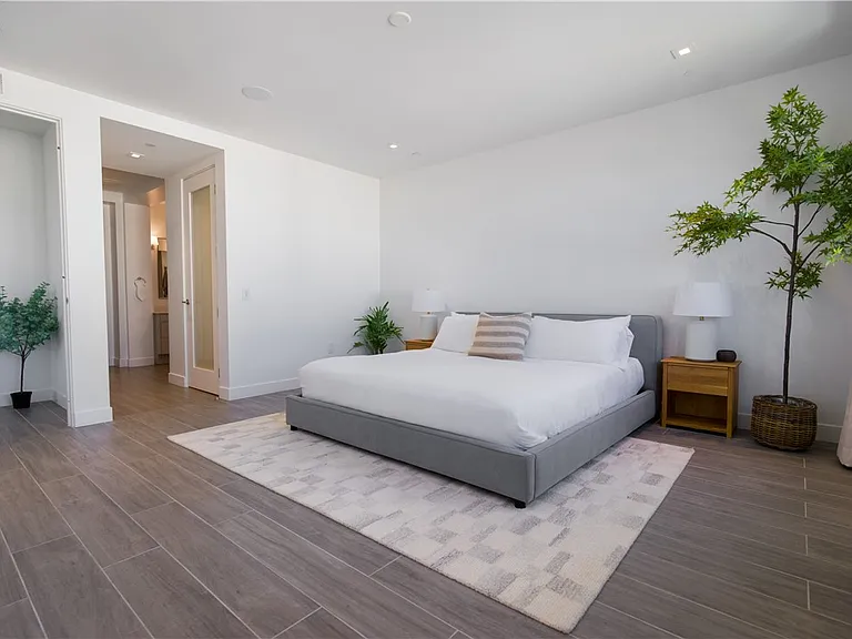 2210 Newport Blvd #302 — Photo 9