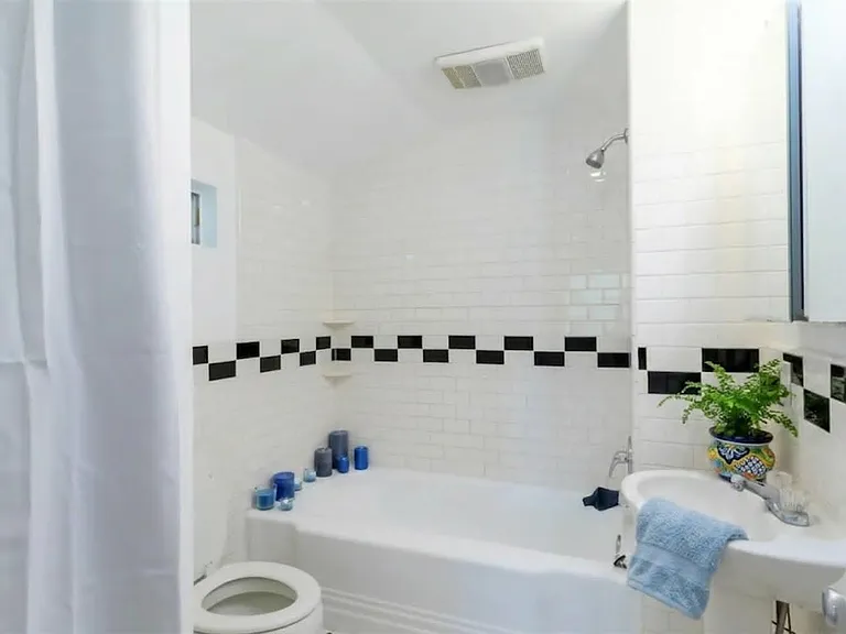Full bathtub