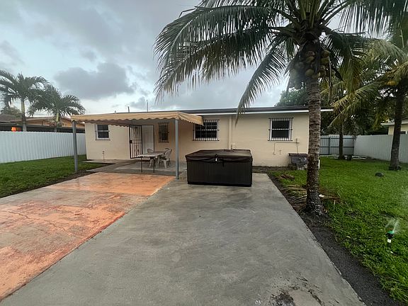 3rd image of 2913 NW 166th St