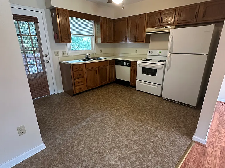 1180B Brown St NE #B — Photo 6