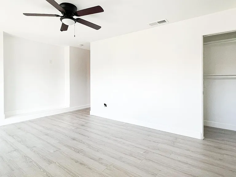 5759 Grand Ave — Photo 17