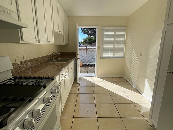 3rd image of 4209 Winona Ave #2315