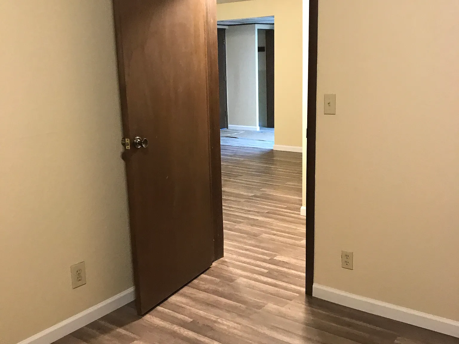 1 bed, 700 sqft, $995 — Photo 2