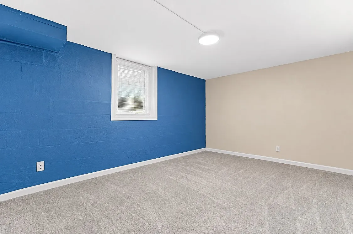 1157 Charles Ave — Photo 4