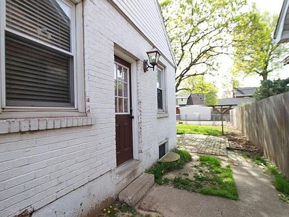 5th image of 2544 Benton St
