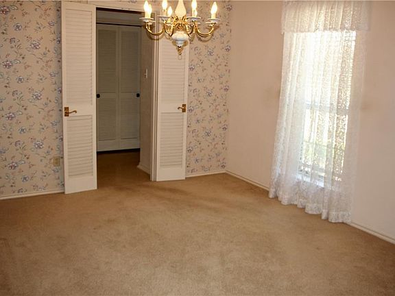 4th image of 5117 Willowhaven Cir
