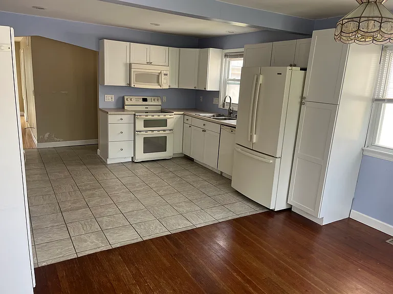 20852 Hollywood St — Photo 8