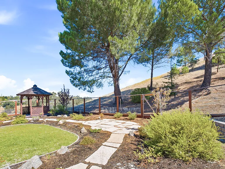 157 Regency Dr — Photo 19