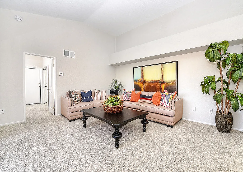 Bella Vista Apartments — Photo 4