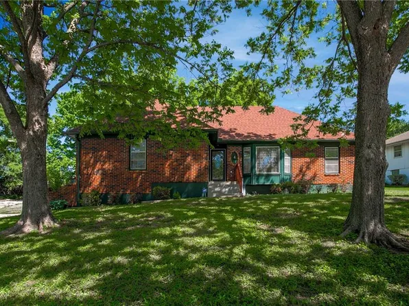 8801 Corrington Ave, Kansas City, MO 64138