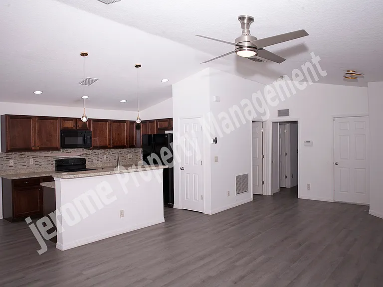 4032 11th St E — Photo 5