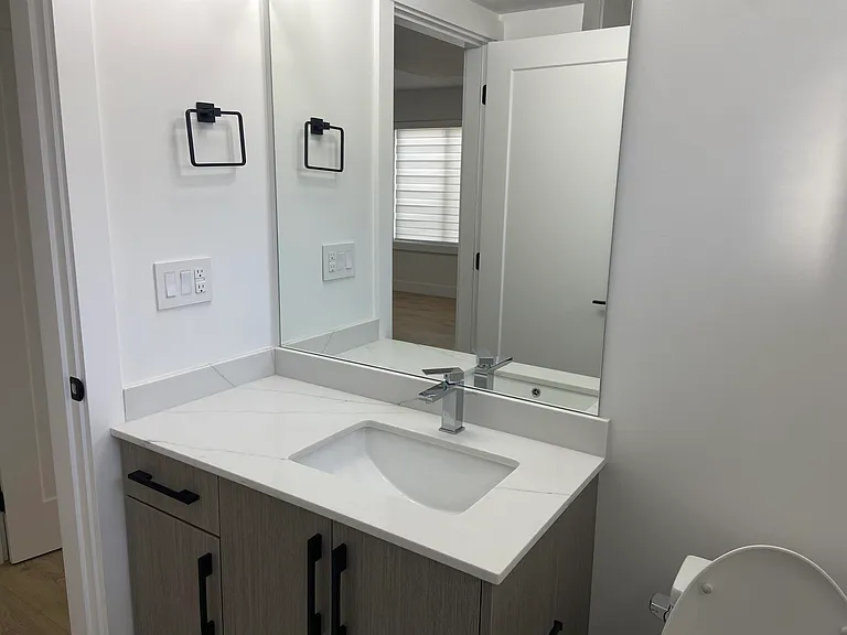 16794 20a Ave #BASEMENT — Photo 8