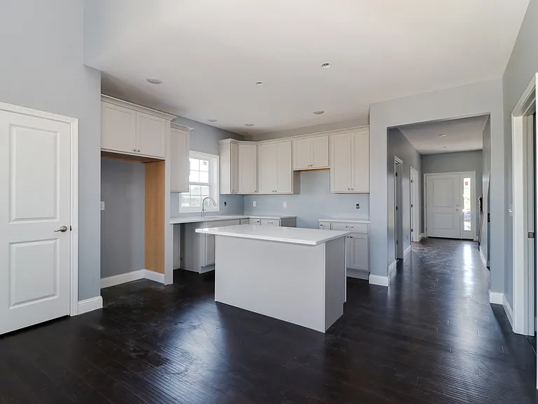 760 Kristin Dr — Photo 8