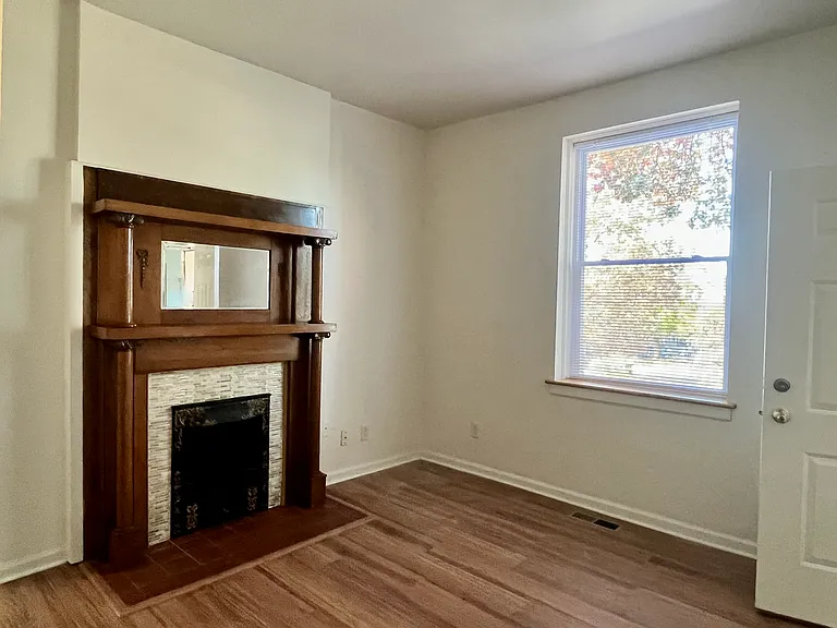 1554 S Spring Ave — Photo 4