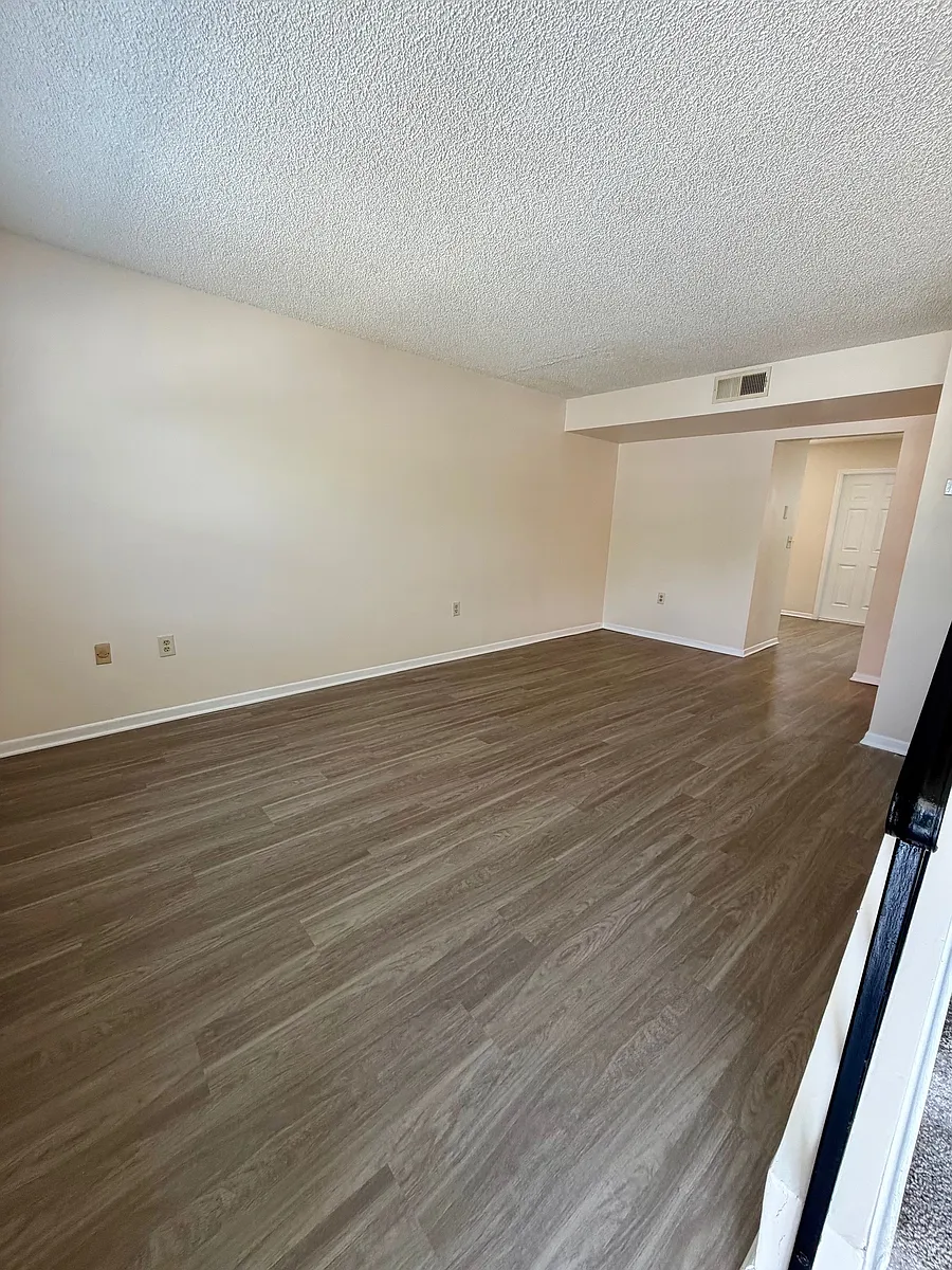 Building Photo - 664 SW 35th St #3