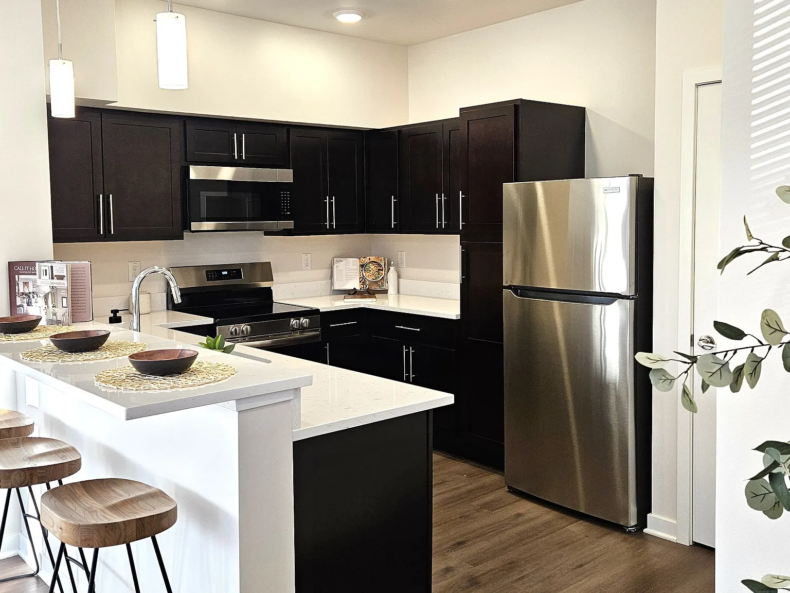 2 bed, 1.5 bath, 1245 sqft, $1,925 — Photo 4