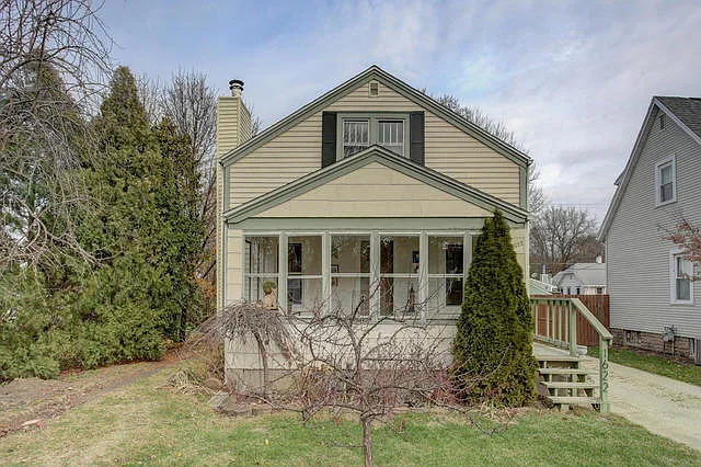 1622 W Clark St photo 1