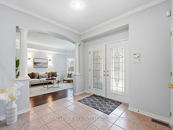 3rd image of 185 Insmill Cres