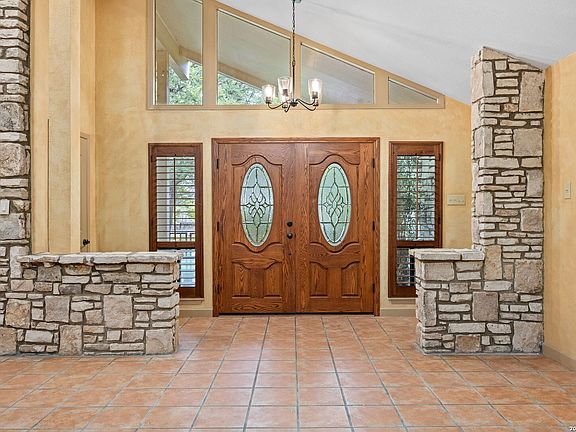 4th image of 207 SPRING MILL DR