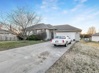 701 Poplar Ct, Marshfield, MO 65706