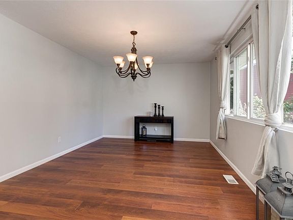 4th image of 565 Southington Blvd
