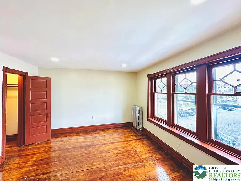 36 S Jefferson St — Photo 25