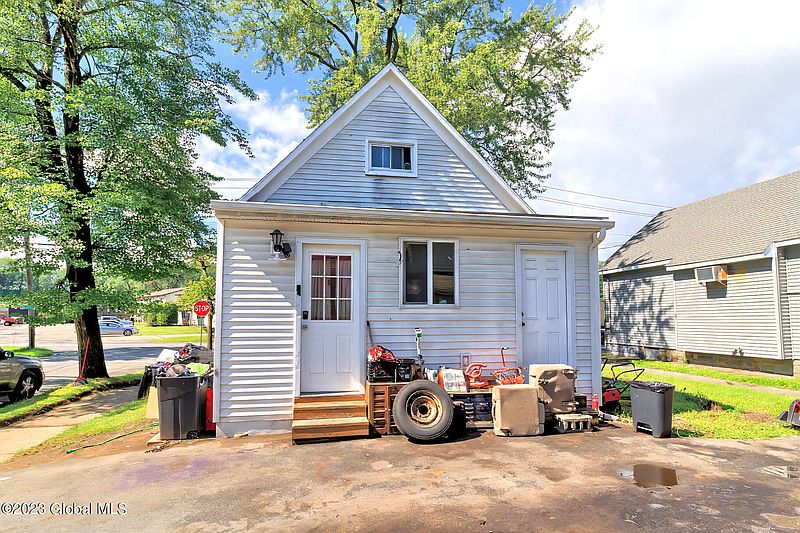 3rd image of 8 McDonald Avenue