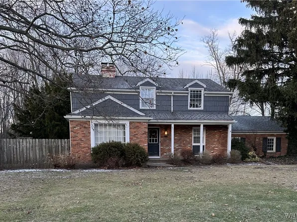 631 Morgan Dr, Lewiston, NY 14092