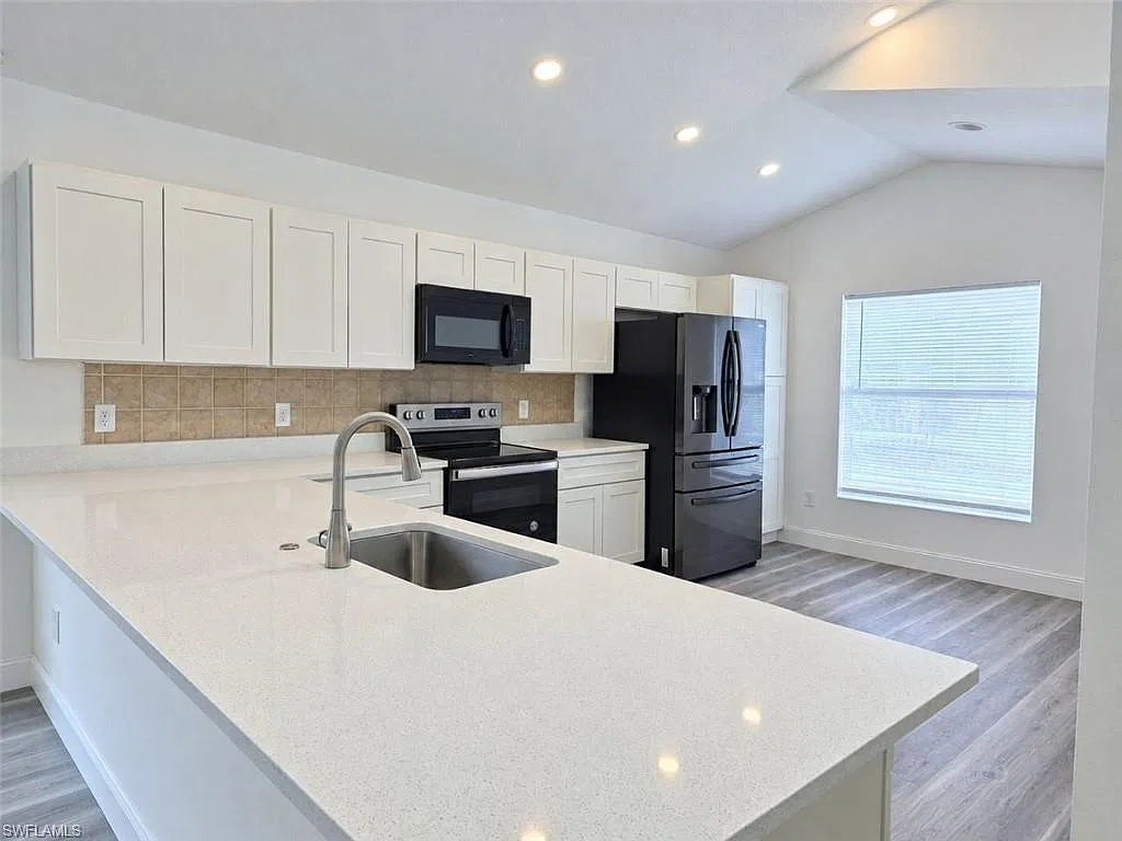 3 bed, 2.0 bath, 1506 sqft, $2,200 — Photo 3
