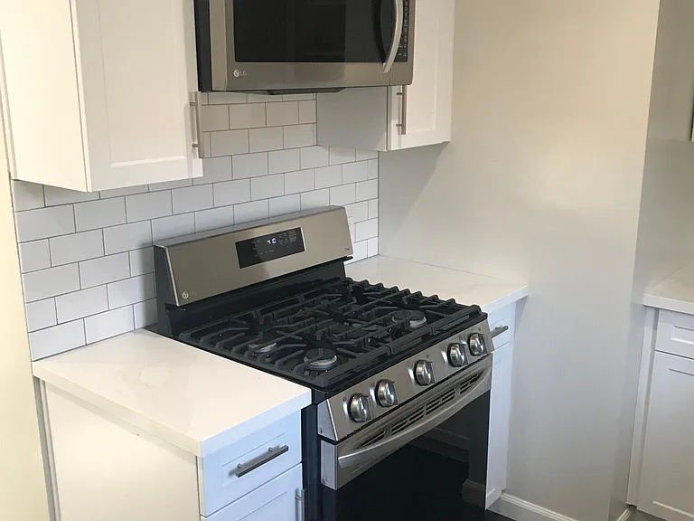 1431 S Fairfax Ave #2 — Photo 11
