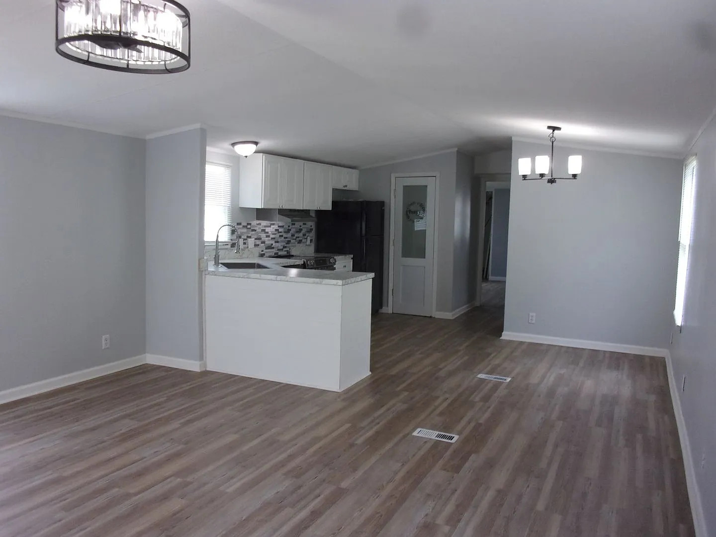 Beautifully Renovated 3 Bedroom 2 Bath Home in the Newport Area — Photo 3