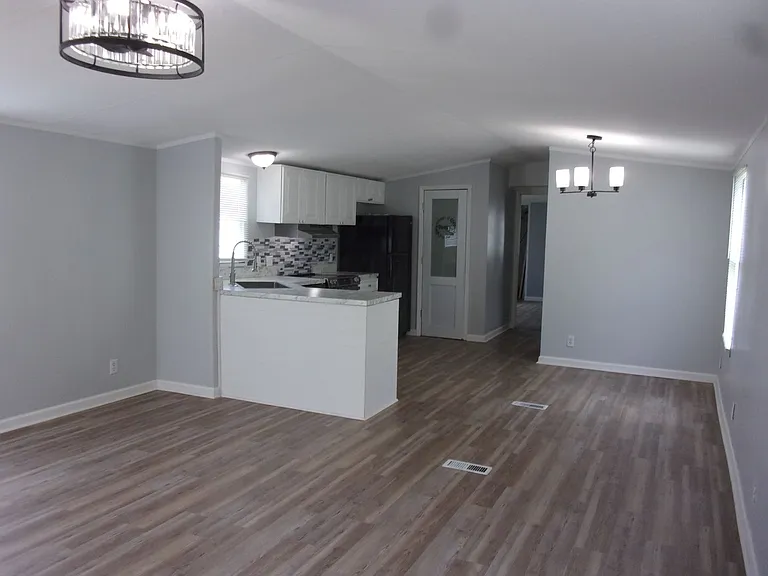 314 Clayton Ave — Photo 3