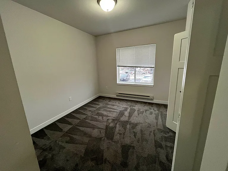 Cottage Grove Commons: 1400 N Windsor — Photo 48