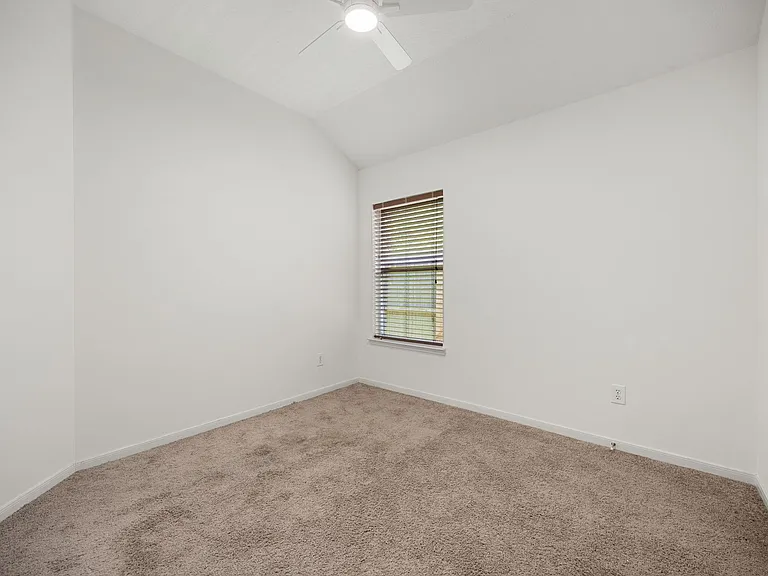 25030 Emporia Point Ct — Photo 22