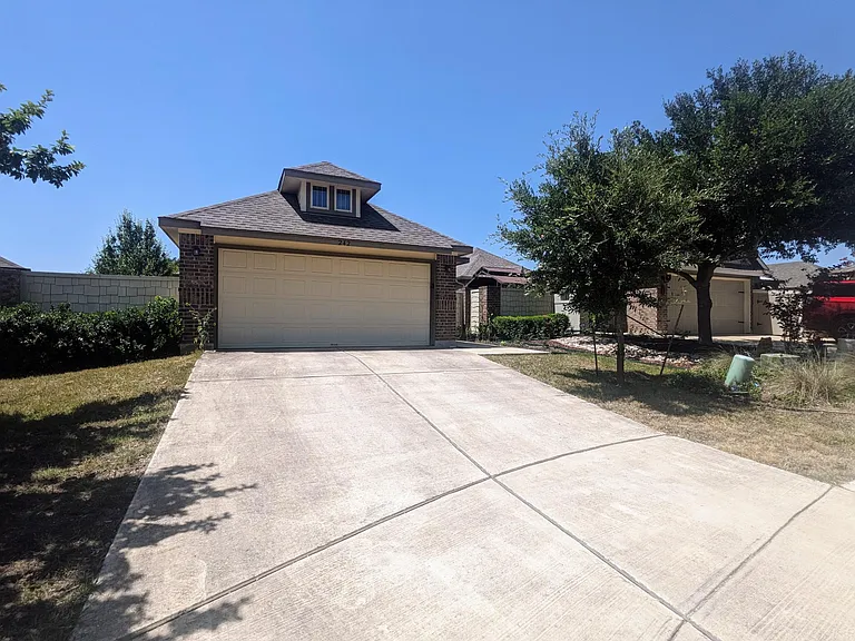 242 Rock Bluff Ln — Photo 1