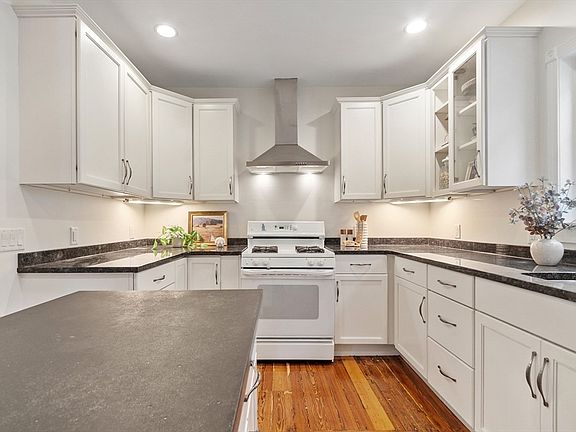 5th image of 25 Partridge Ave