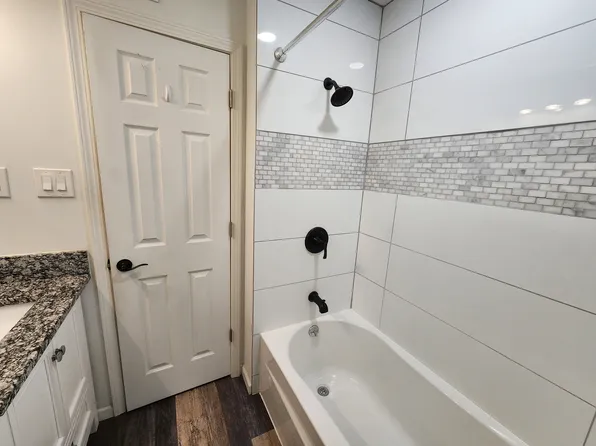 (undisclosed Address), Hazelwood, MO 63042