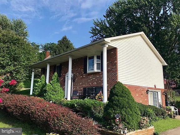 2nd image of 844 Carrier Dr