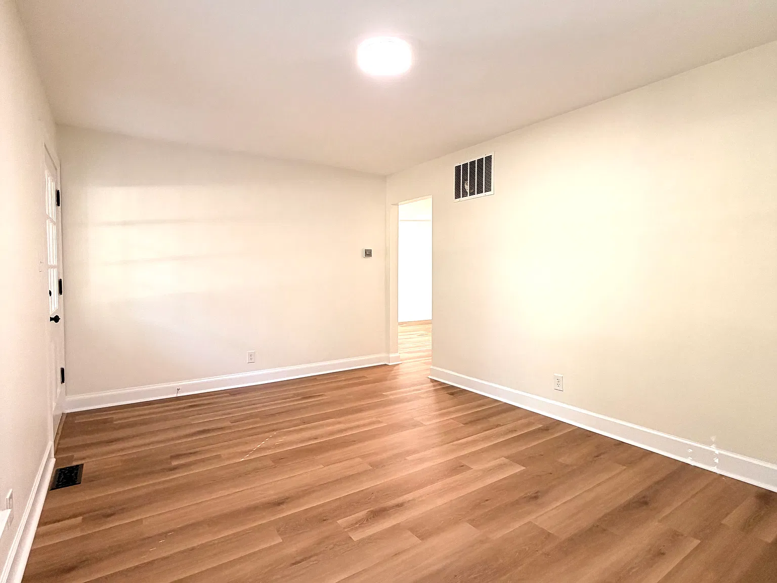 2 bed, 800 sqft, $1,900 — Photo 4