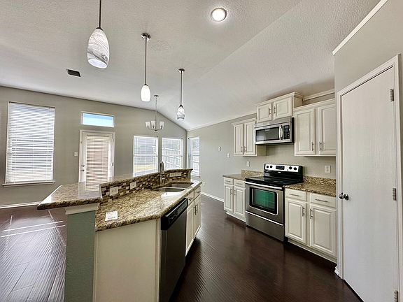 3rd image of 6920 Misty Meadow Ln