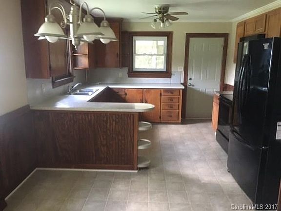 2nd image of 104 Chatfield Loop