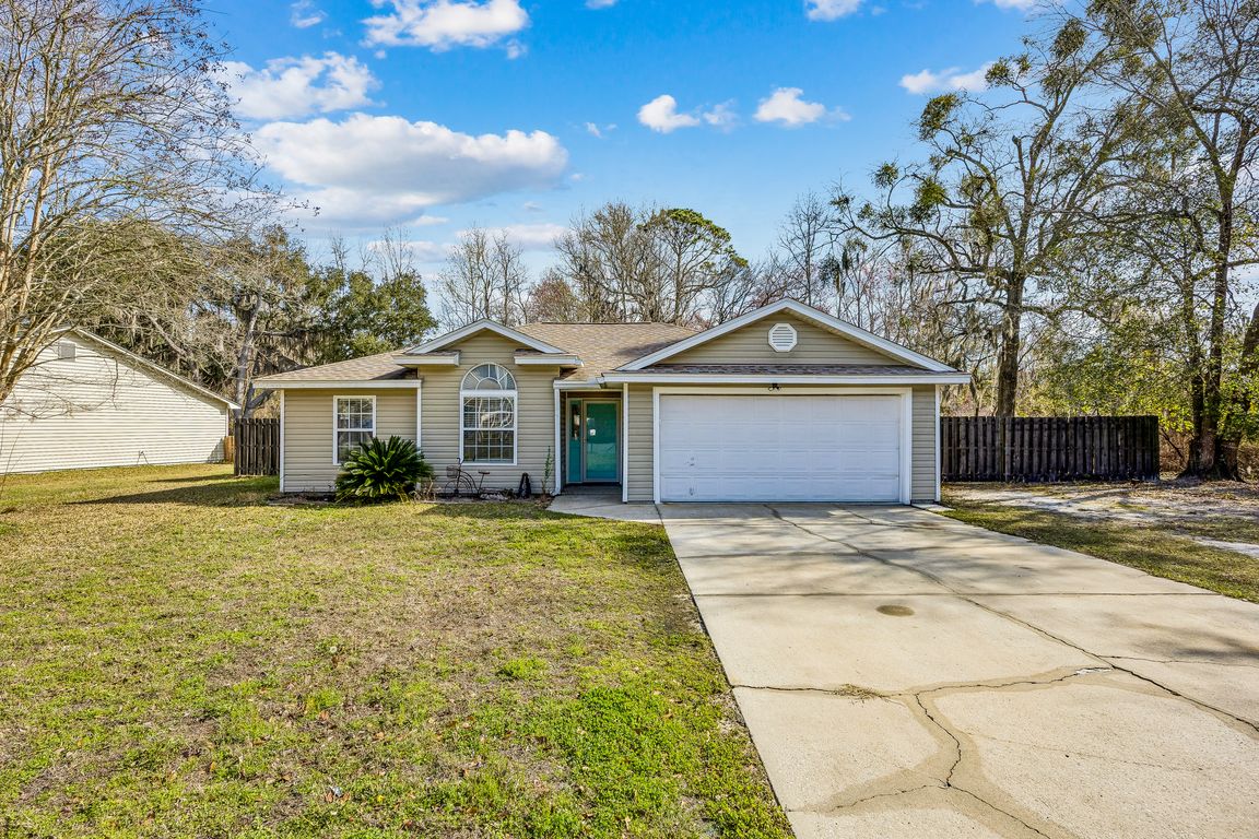 Welcome to 164 Lake Wellington Dr