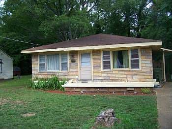 1st image of 900 Lee Dr NW